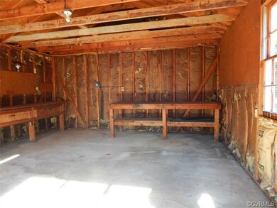 Plenty of space for the car or make it into your workshop with plenty of storage space.