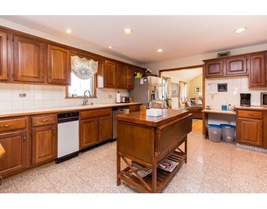 135 Lauricella Ln, Waltham, MA 02452 - photo 3