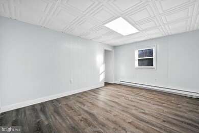 1039 Walnut St unit 2, Ashland, PA 17921 - photo 5