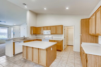 292 N Kimberlee Way, Chandler, AZ 85225 - photo 5