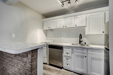 2322 Dunlavy St unit 11, Houston, TX 77006 - photo 3