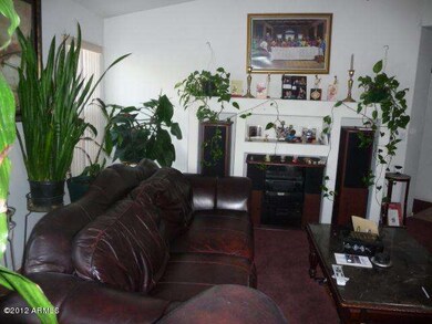 Family Room 02