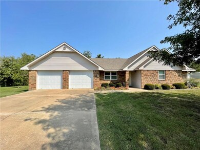 20198 Edgewood Cir, Siloam Springs, AR 72761 - photo 2