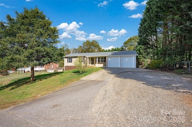 2422 Messer St, Valdese, NC 28690 - photo 2