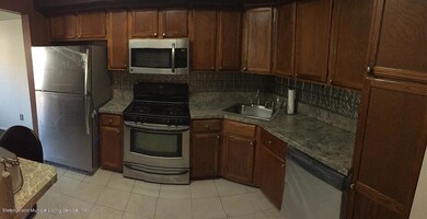 60 Selvin Loop unit A, Staten Island, NY 10303 - photo 2