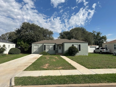 2518 32nd St, Lubbock, TX 79410 - photo 4