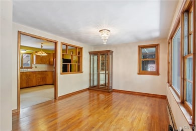 Beautiful, genuine oak hardwood floors!