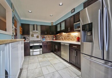 (7) Kitchen