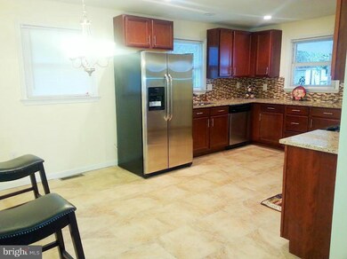 6805 Duluth St, Hyattsville, MD 20785 - photo 3