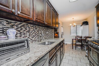 170 Devon Loop unit 3, Staten Island, NY 10314 - photo 6