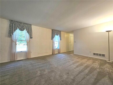 4554 Cairo Dr, Whitehall, PA 18052 - photo 4