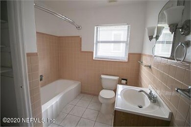 8f4dc70fa790443ba779395723963e32_406x539