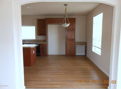 kitchen eatin area