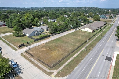 1326 Martin Luther King Junior Blvd unit B, Tulsa, OK 74106 - photo 6