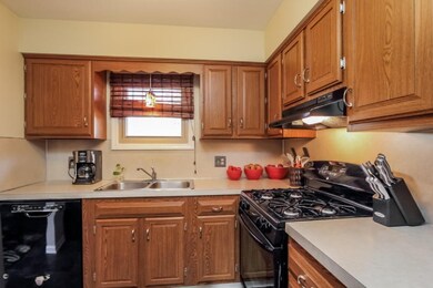 007-Kitchen-1533727-mls.jpg