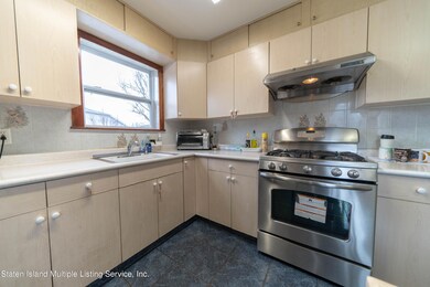 246 Skyline Dr, Staten Island, NY 10304 - photo 7