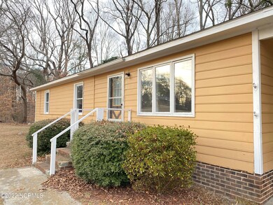 129 E. Circle Dr., Hamilton NC  27840