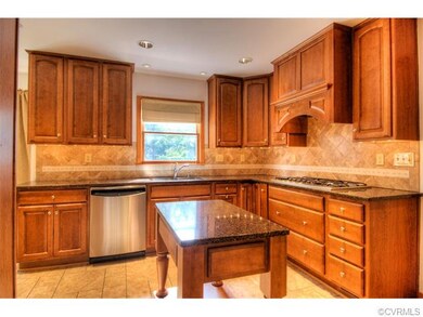 Magnificent kitchen renovated in 2007 by R.J. Till