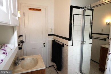 1259 Circle Dr, Halethorpe, MD 21227 - photo 4