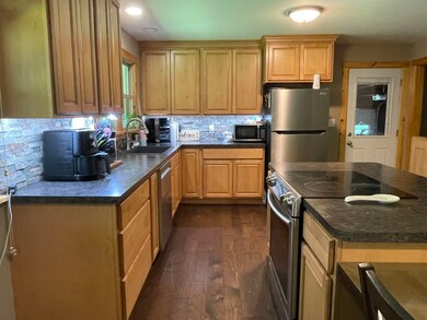 923 Daniels Farm Rd, Saint Johnsbury, VT 05819 - photo 6