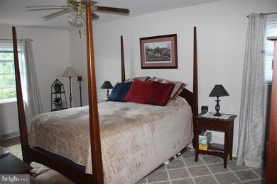 543 Sweetbriar Dr, Harrisburg, PA 17111 - photo 4