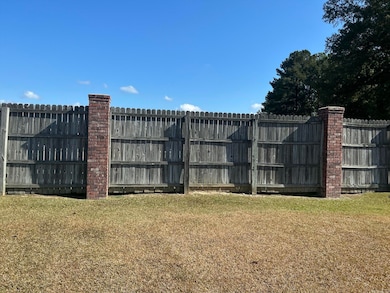 209 Stonegate Ct, Crossett, AR 71635 - photo 3