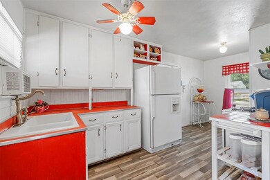 1006 Tamara Ln, Grand Prairie, TX 75051 - photo 4