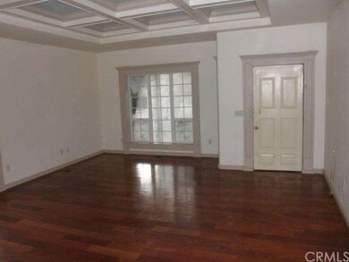 Hardwood Floor in Living Room. 