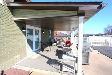 Fabulous 25x11 Covered Deck by the Poolside & Gian