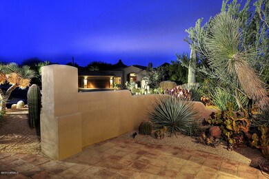 Front courtyard view of Pinnacle Peak
