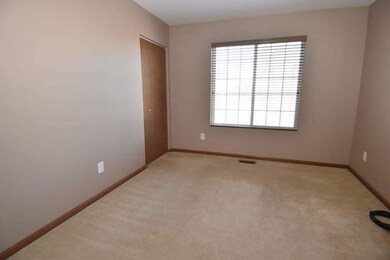 1710 Bridle Post Dr unit 5B, Aurora, IL 60506 - photo 7