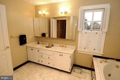 7203 Delfield St, Chevy Chase, MD 20815 - photo 3