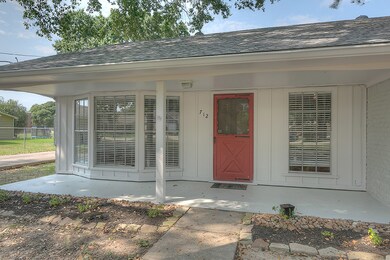 712 Clarence St, Tomball, TX 77375 - photo 2