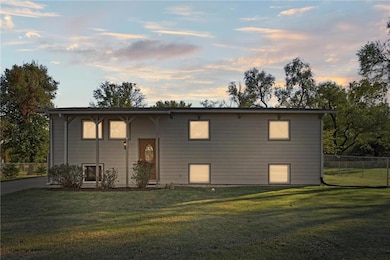 201 E Mill St, Osawatomie, KS 66064 - photo 2