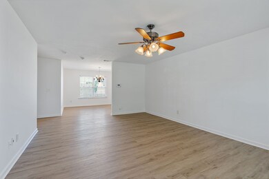 221 Quiet Ln, La Vergne, TN 37086 - photo 4