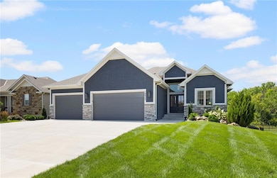 18922 Weaver St, Spring Hill, KS 66083 - photo 2