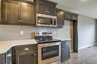 2014 Creekview Ln, Raymore, MO 64083 - photo 6