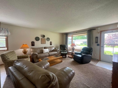 817 Redwood St W, La Crescent, MN 55947 - photo 3