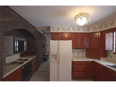 Kitchen. Gleaming Counter Tops and Plenty Of Cabin
