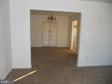 5627 Magnolia Ln, Alexandria, VA 22311 - photo 3