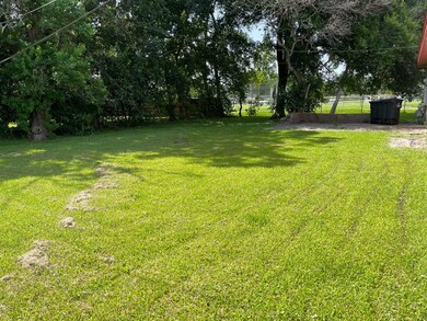 1102 College Dr, Alvin, TX 77511 - photo 5