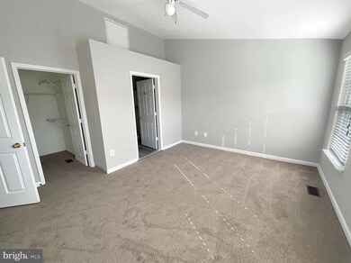 2482 Angeline Dr unit 301, Herndon, VA 20171 - photo 2