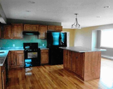 286 S Main St, Seabrook, NH 03874 - photo 3