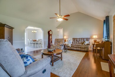 325 Cessna Ln, Shelbyville, TN 37160 - photo 6