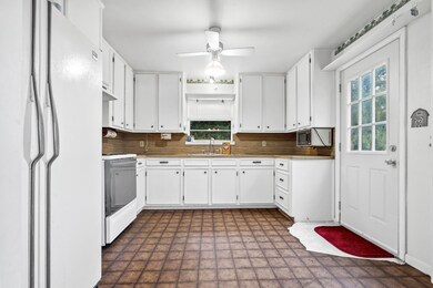 24154 Morgan Cemetery Rd, Cleveland, TX 77328 - photo 5