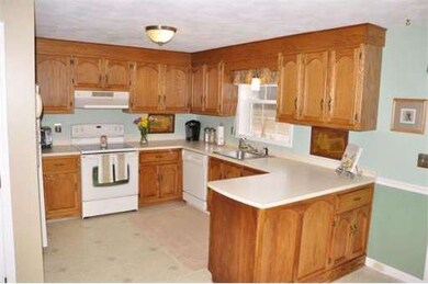 13 Karen Ln unit 13B, Londonderry, NH 03053 - photo 4