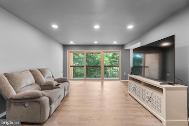 18802 Walkers Choice Rd unit 4, Montgomery Village, MD 20886 - photo 7