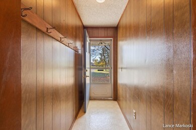 06-1839-144th-Ave-WindowStill-Real-Estat
