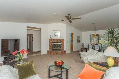 Laurel - Living Room