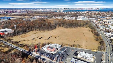 1105 Goethals Rd N, Staten Island, NY 10303 - photo 3